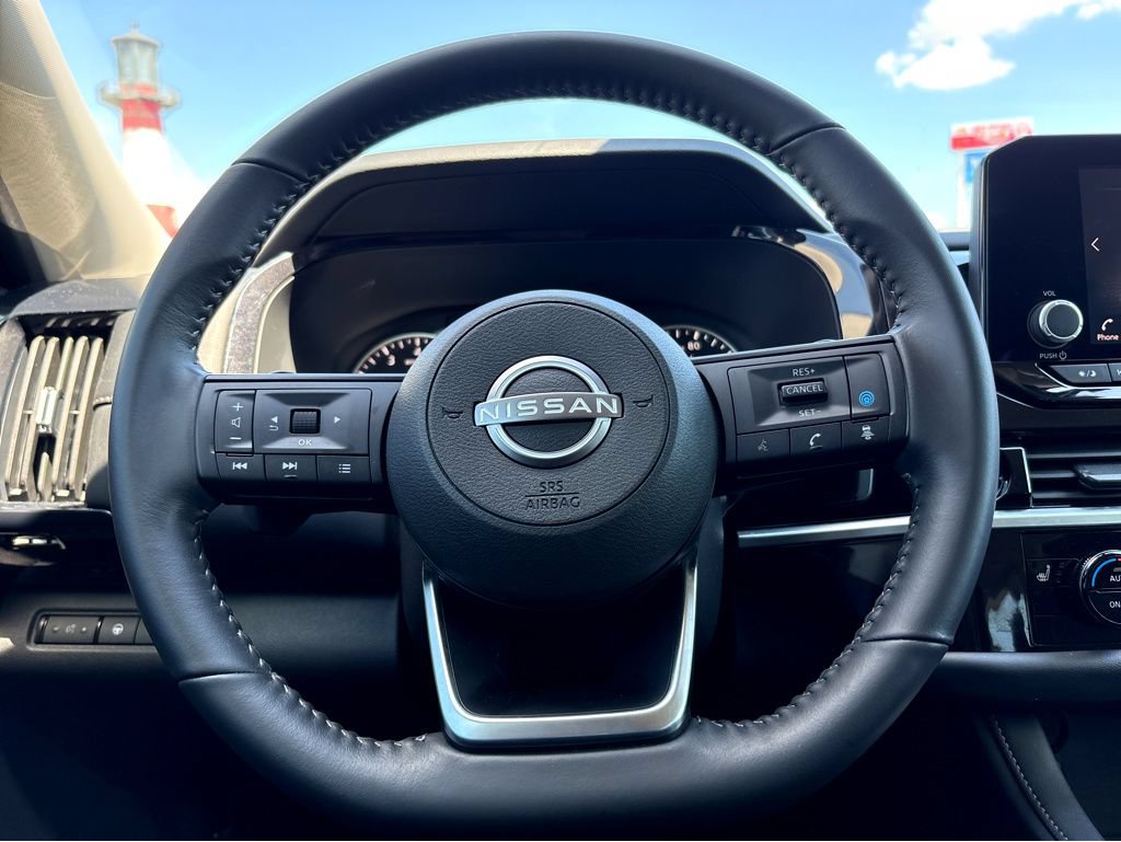 Used 2025 Nissan Pathfinder SV FWD image 11