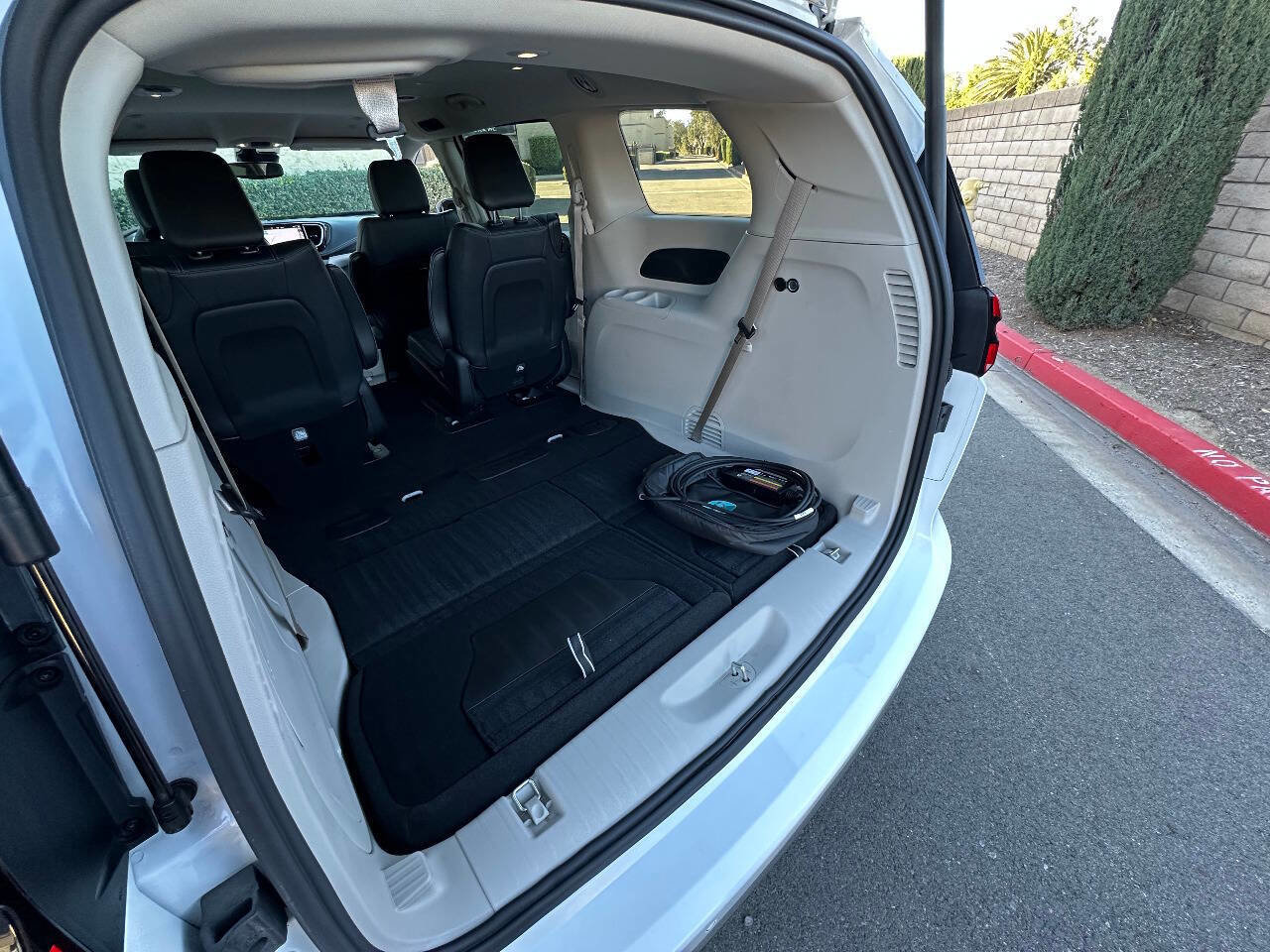 Used 2024 Chrysler Pacifica Limited FWD image 37