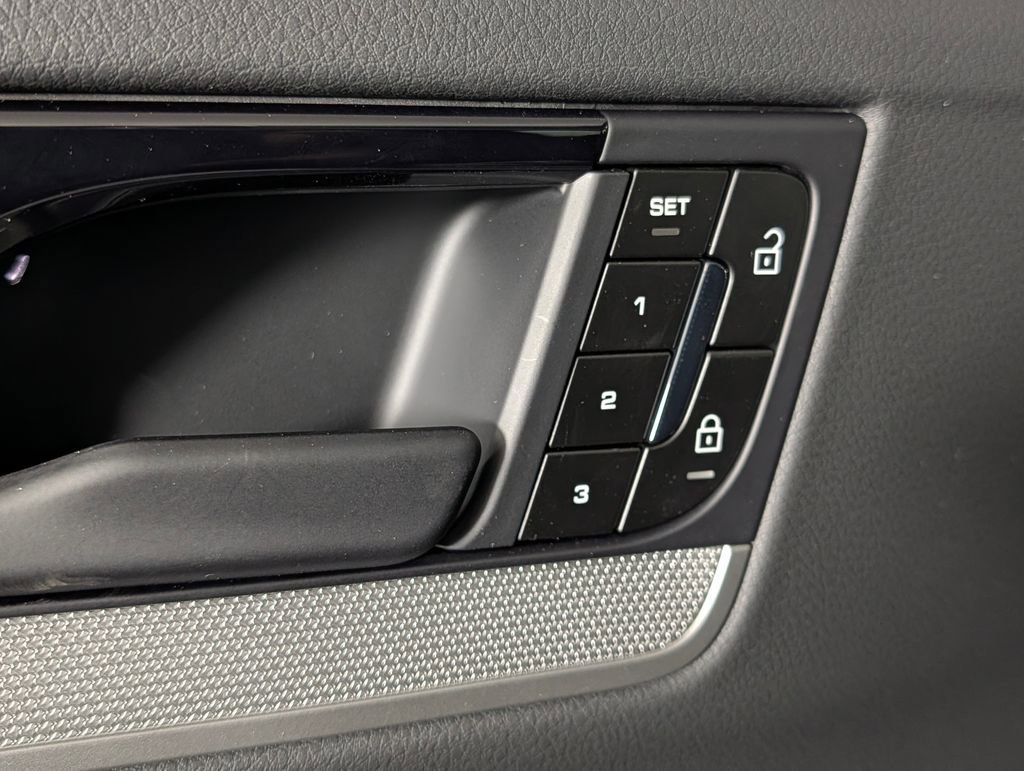 New 2026 Porsche Cayenne image 27