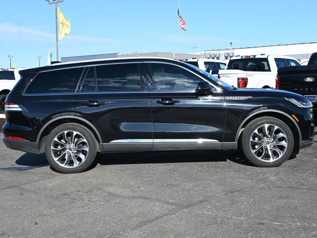 Used 2025 Lincoln Aviator Reserve w/ Illumination Package AWD/4WD image 4
