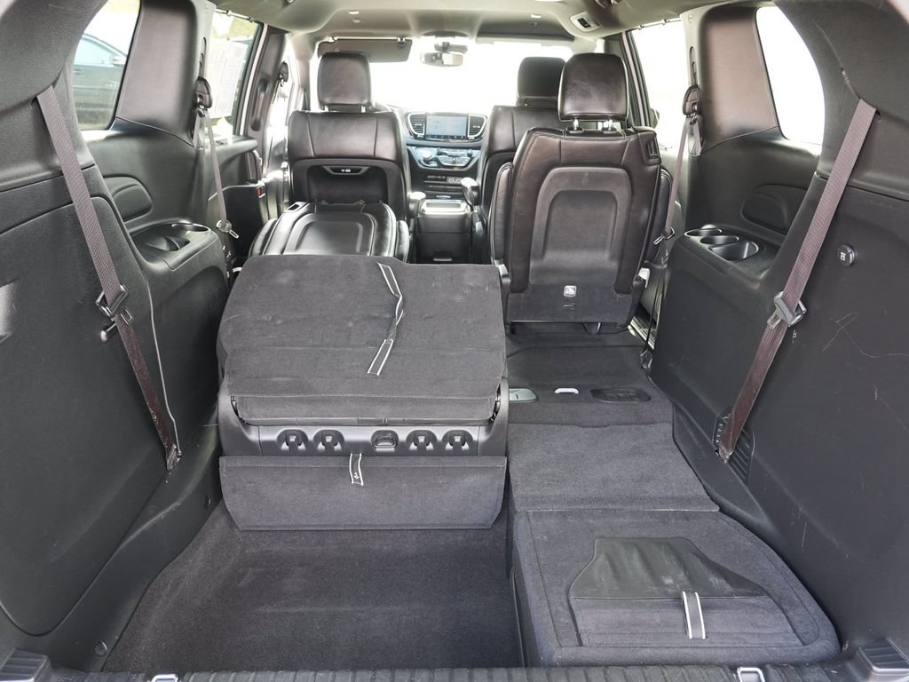 Used 2025 Chrysler Pacifica Select FWD image 24
