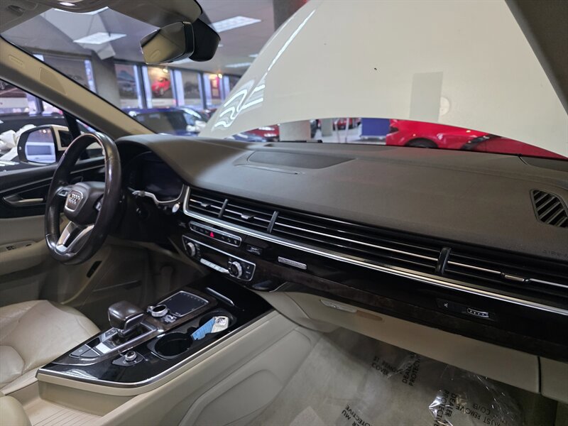 Used 2017 Audi Q7 3.0T Premium Plus w/ Premium Plus Package image 17