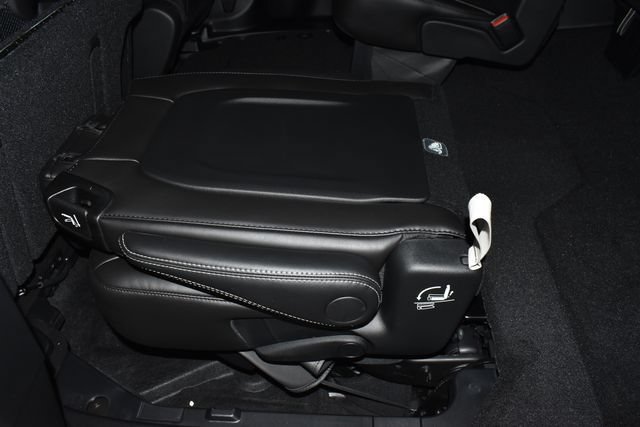 New 2026 Chrysler Pacifica Select w/ S Appearance Package FWD image 31