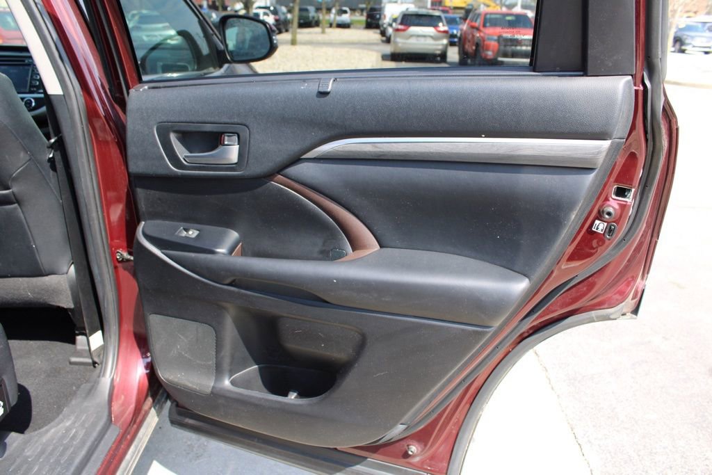 Used 2019 Toyota Highlander Limited image 25