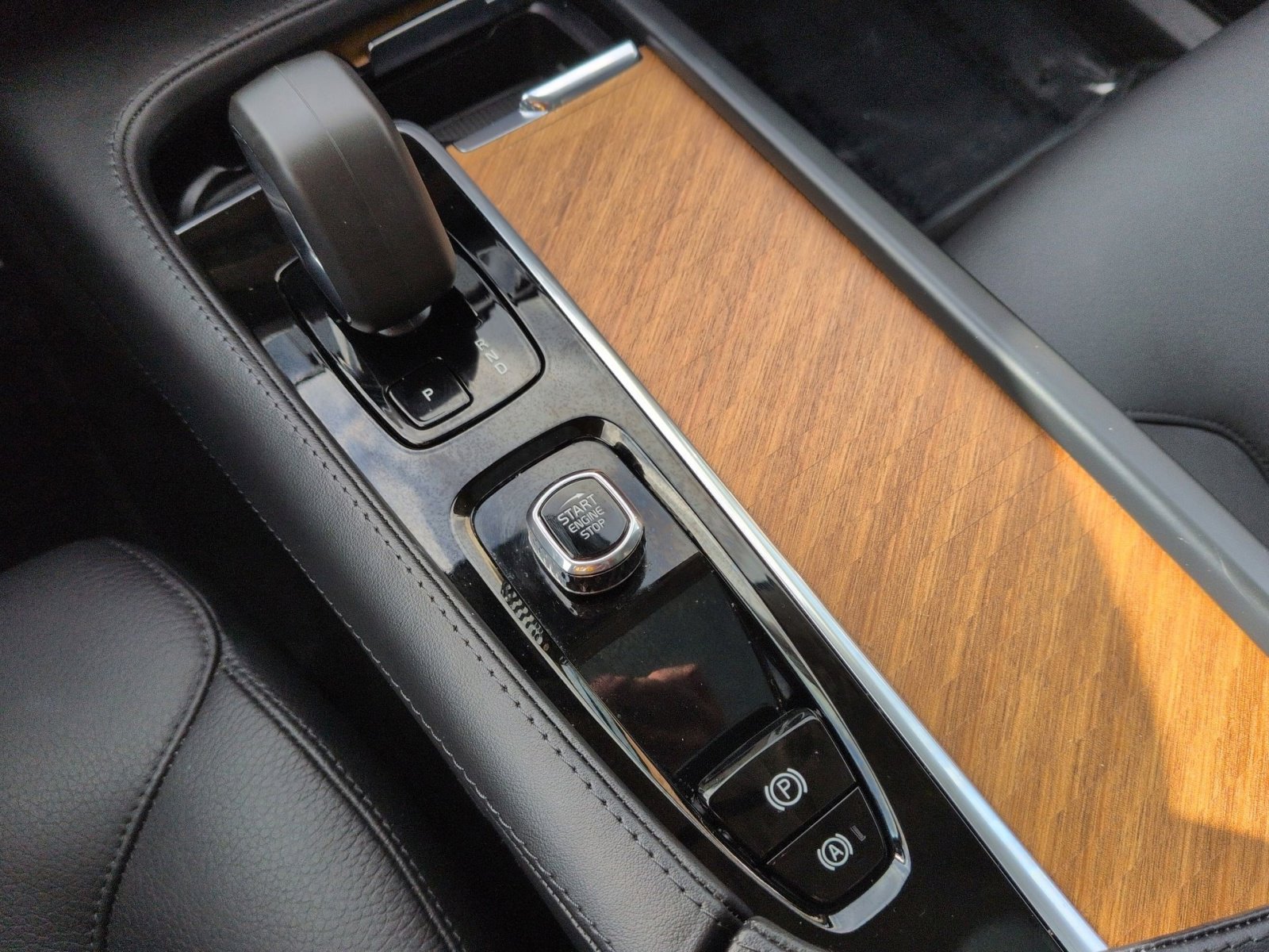 Certified 2023 Volvo XC90 B6 Plus w/ Protection Package Premier image 22