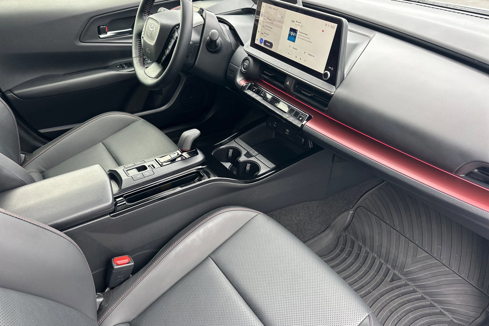 Used 2025 Toyota Prius SE image 16