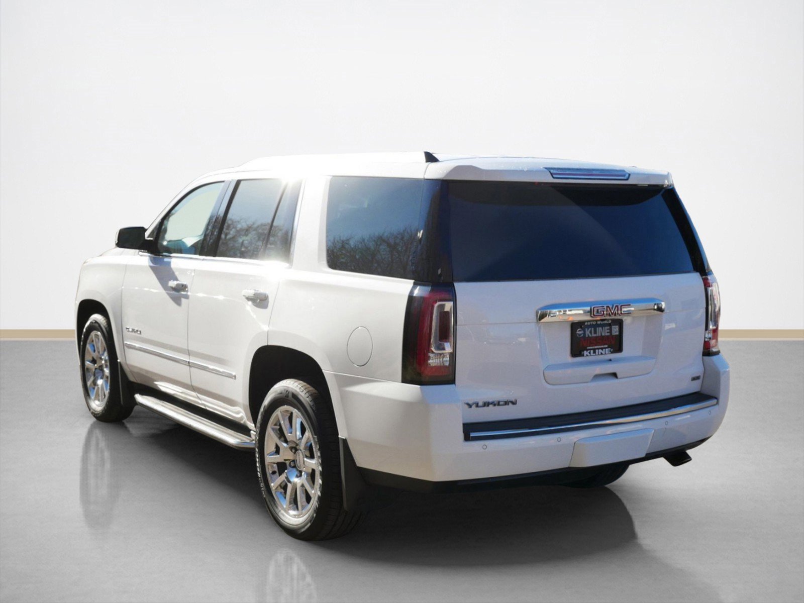 Used 2015 GMC Yukon Denali w/ Open Road Package image 5