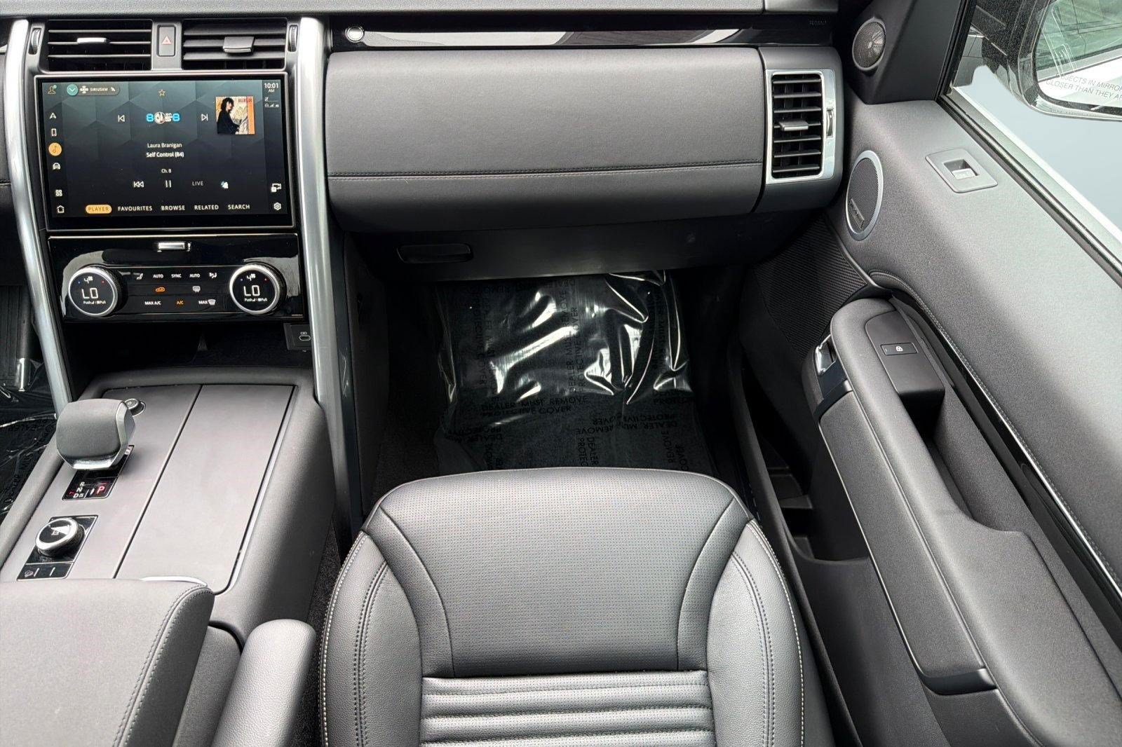 Certified 2025 Land Rover Discovery S AWD/4WD image 34