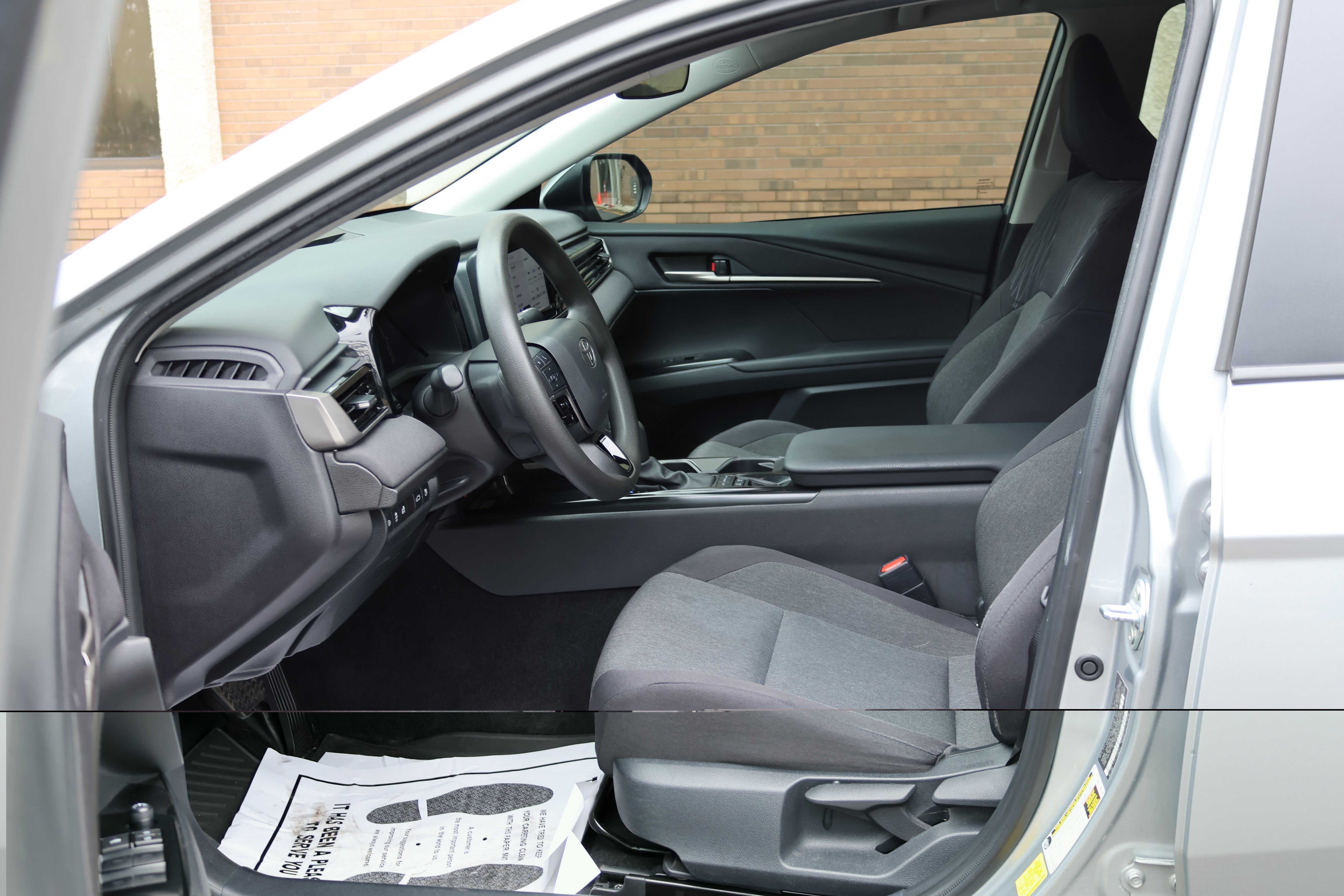 Used 2025 Toyota Camry LE FWD image 22