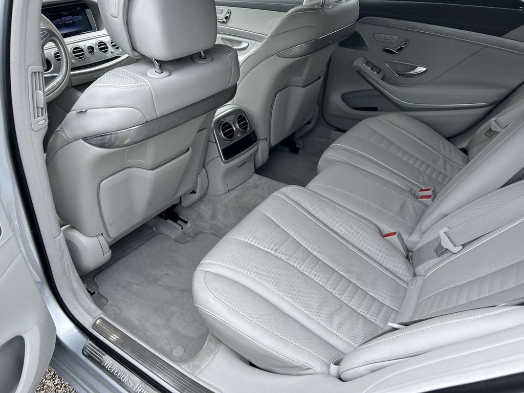 Used 2017 Mercedes-Benz S 550 Sedan image 18
