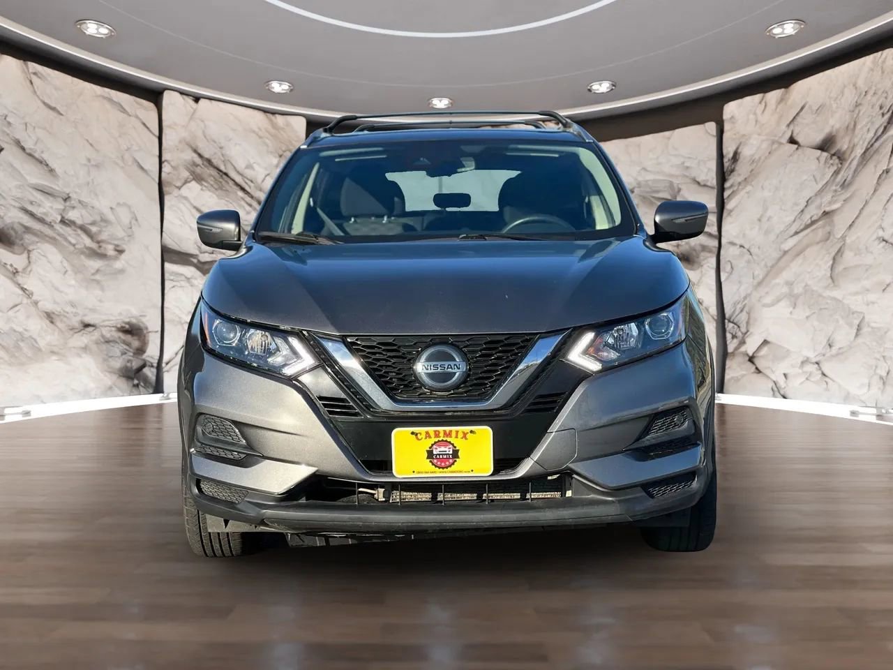 Used 2020 Nissan Rogue Sport SV image 2