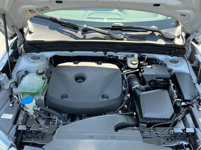 Used 2022 Volvo XC40 T5 Momentum AWD/4WD image 17