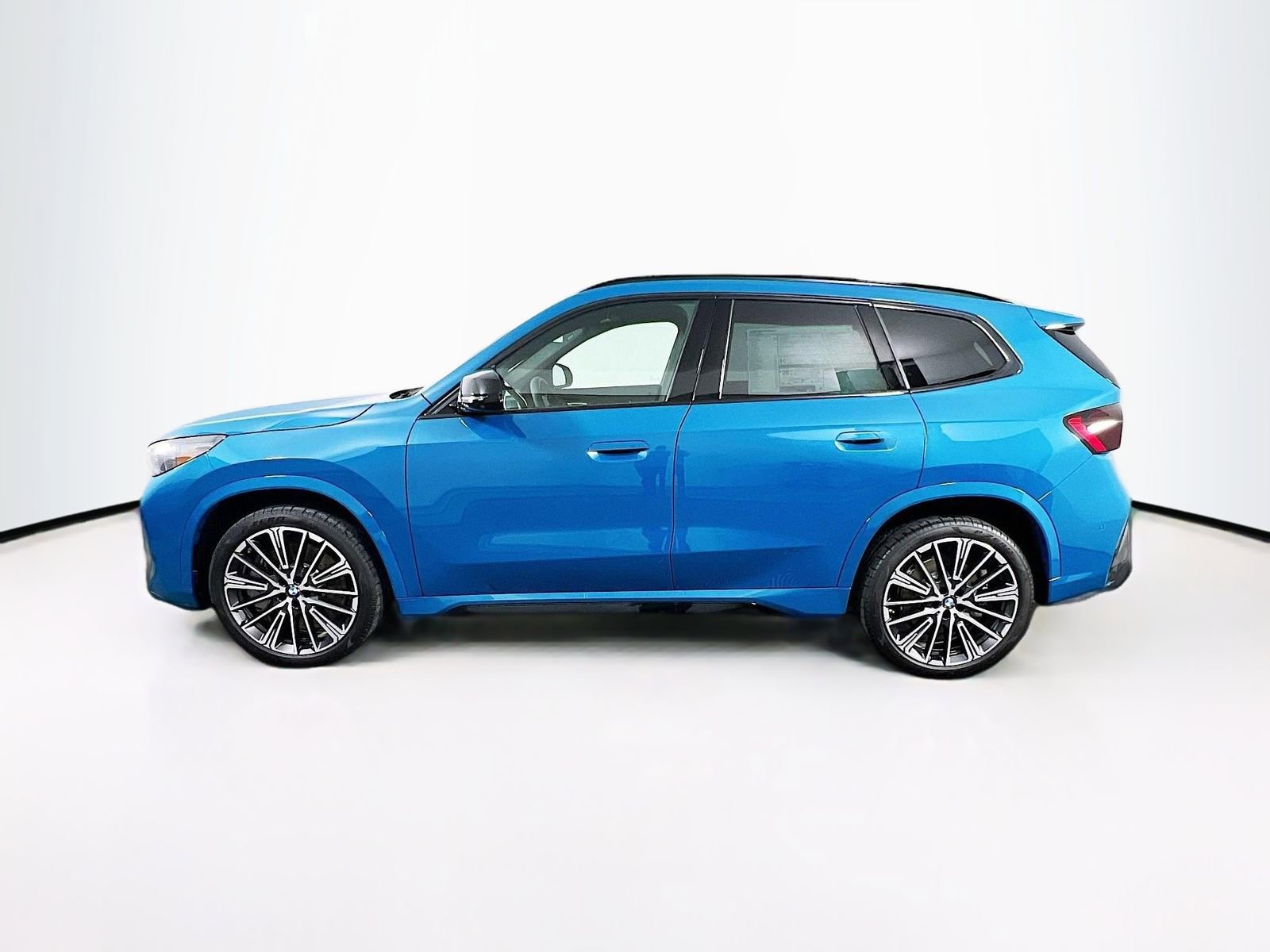 New 2025 BMW X1 M35i w/ Premium Package AWD/4WD image 4