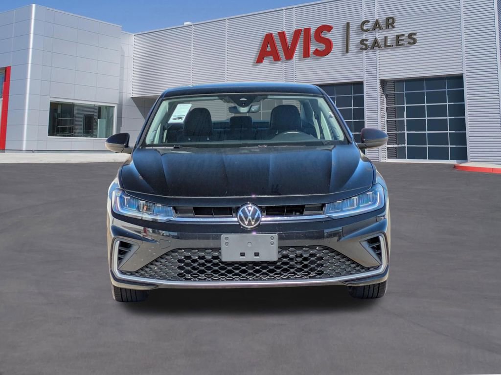 Used 2025 Volkswagen Jetta SE image 2