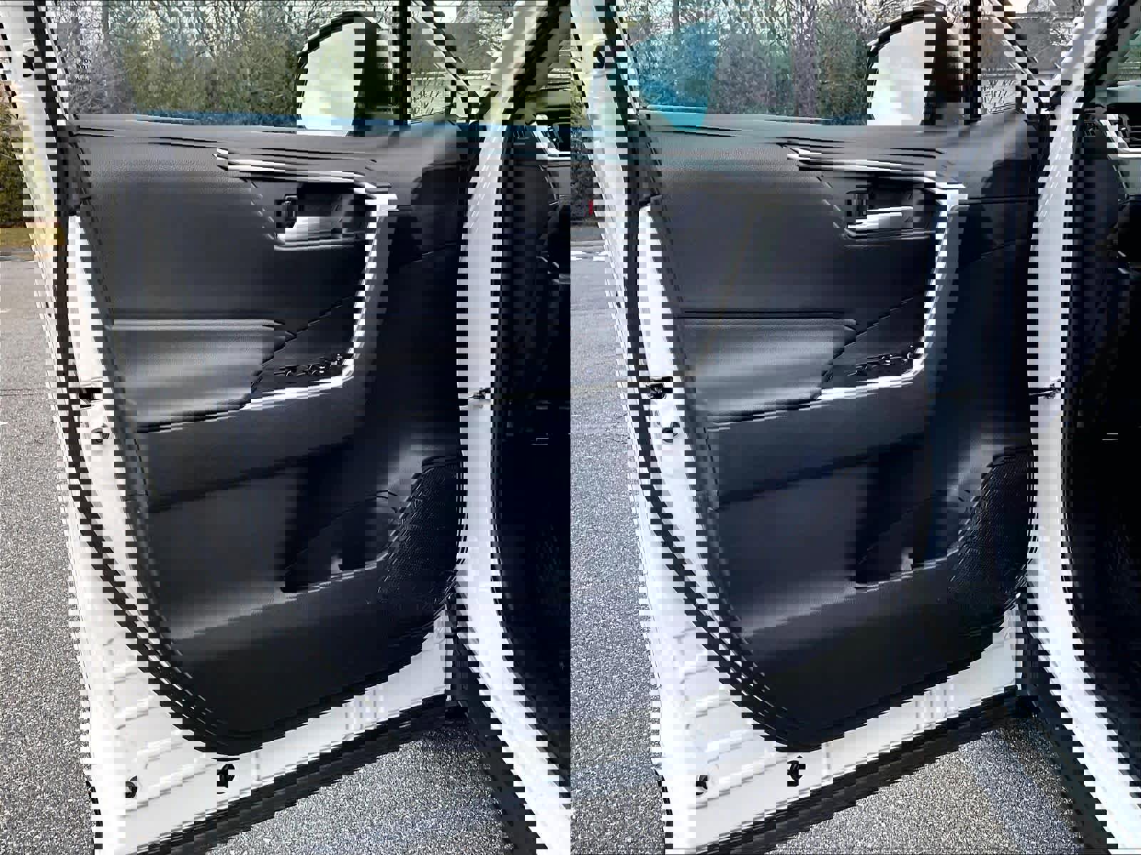 Used 2021 Toyota RAV4 XLE image 9