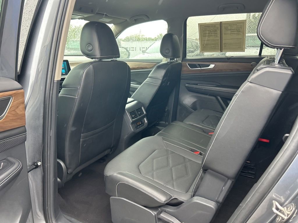 Used 2024 Volkswagen Atlas SE image 32