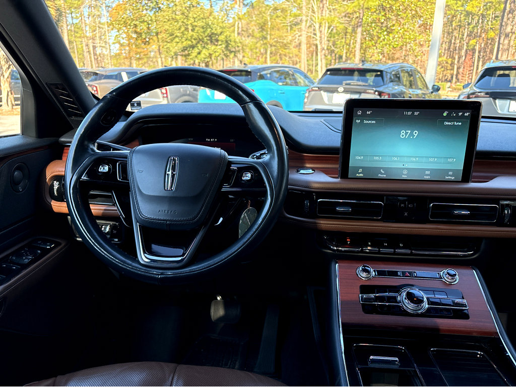 Used 2023 Lincoln Aviator Reserve w/ Equipment Group 201A image 4