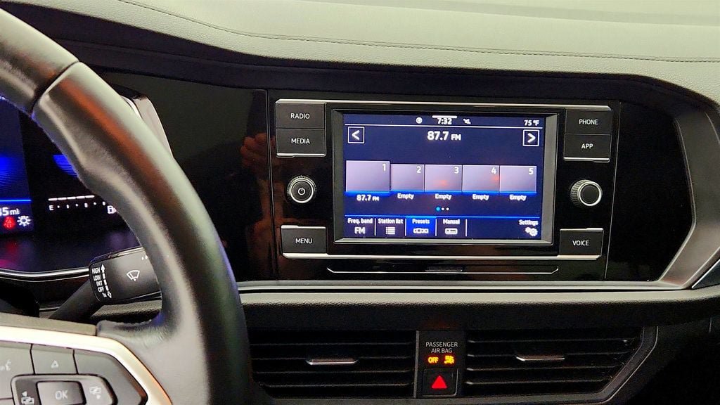 Used 2022 Volkswagen Jetta SE FWD image 19