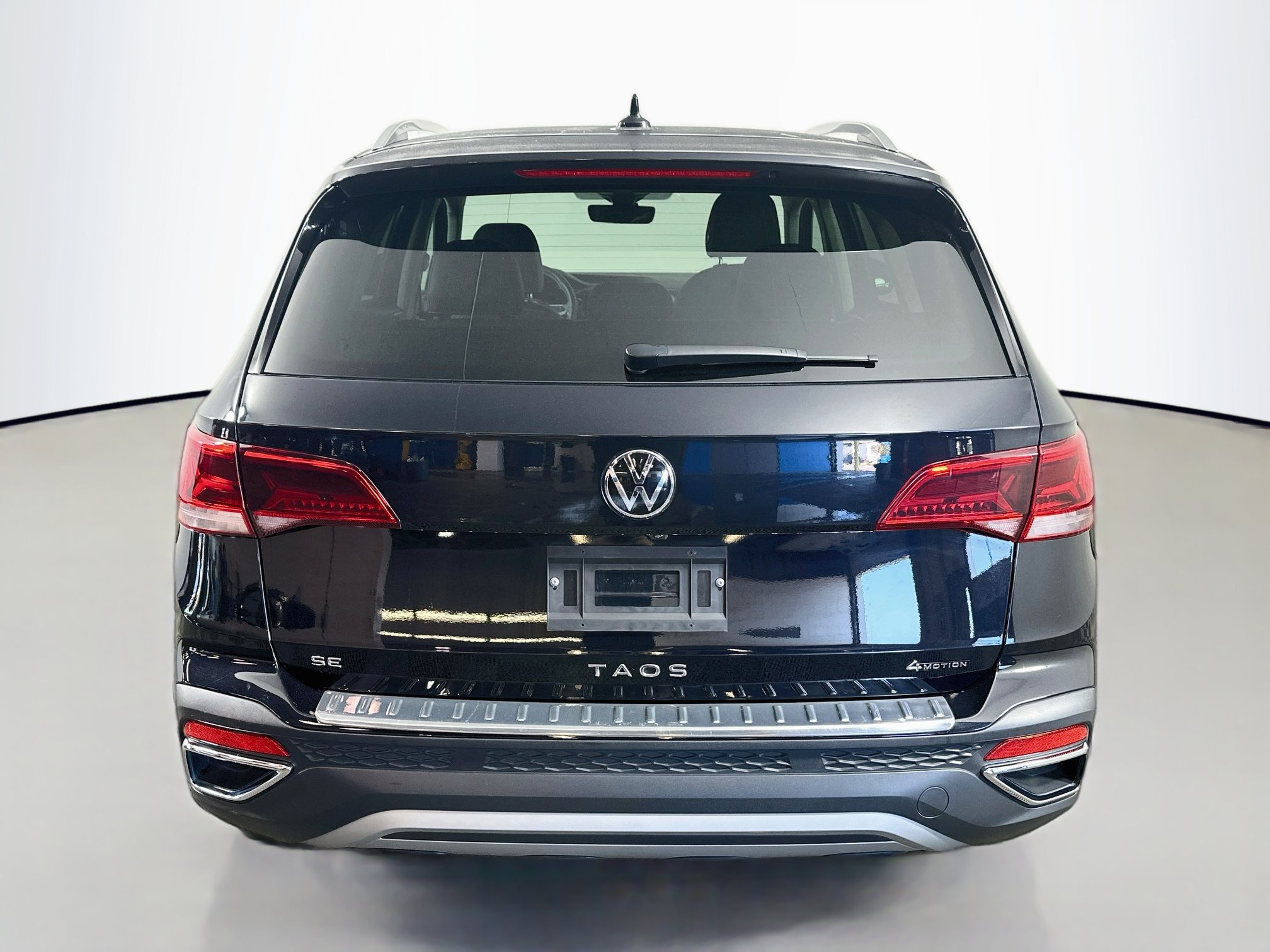 Certified 2024 Volkswagen Taos SE AWD/4WD image 6