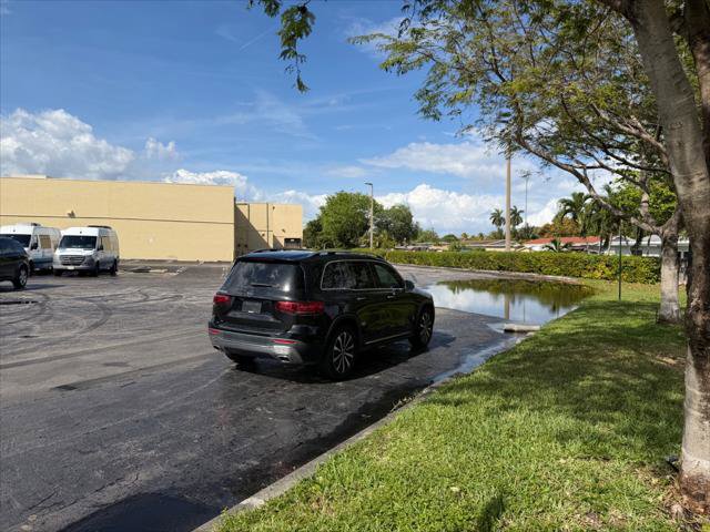 Used 2021 Mercedes-Benz GLB 250 w/ Premium Package image 7