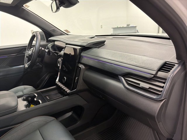 Used 2024 GMC Acadia AT4 image 38