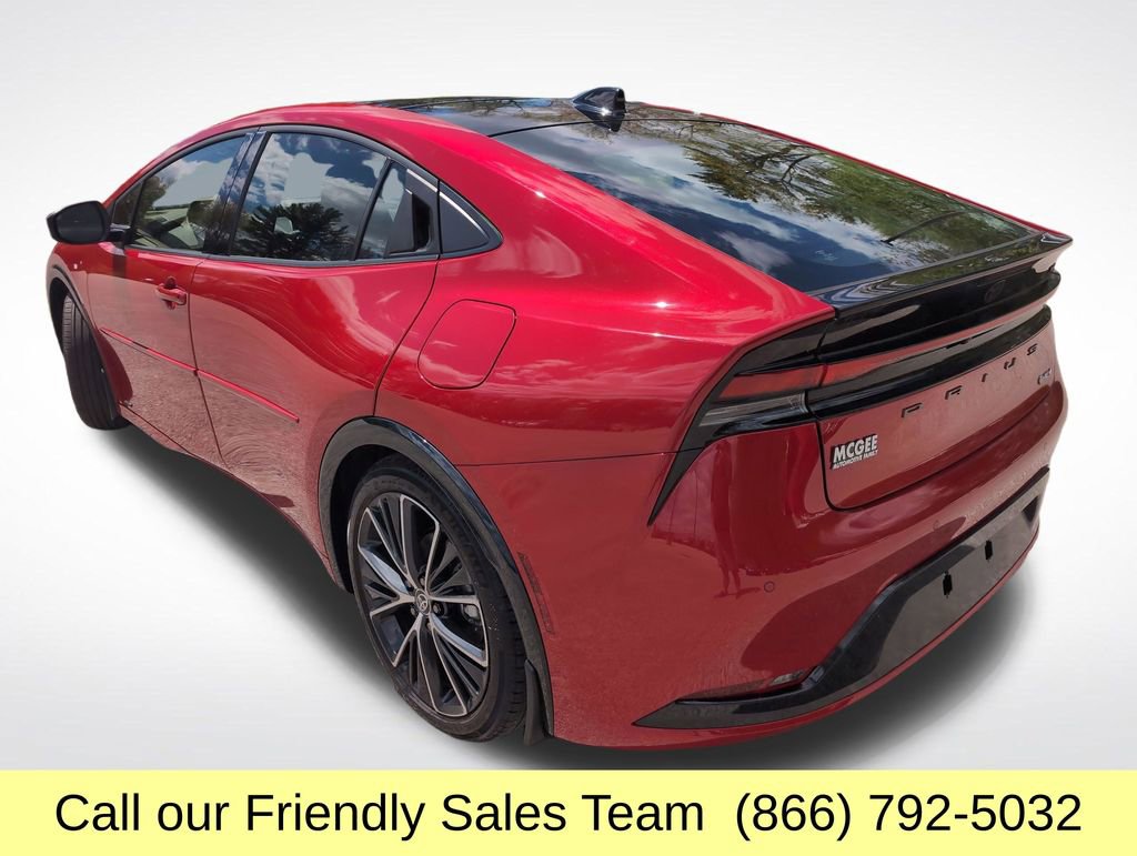 Used 2025 Toyota Prius XLE AWD/4WD image 3