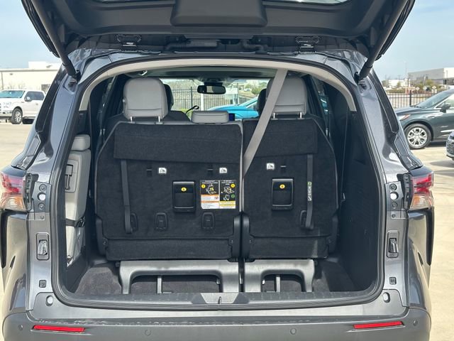 Used 2025 Toyota Sienna XLE image 30