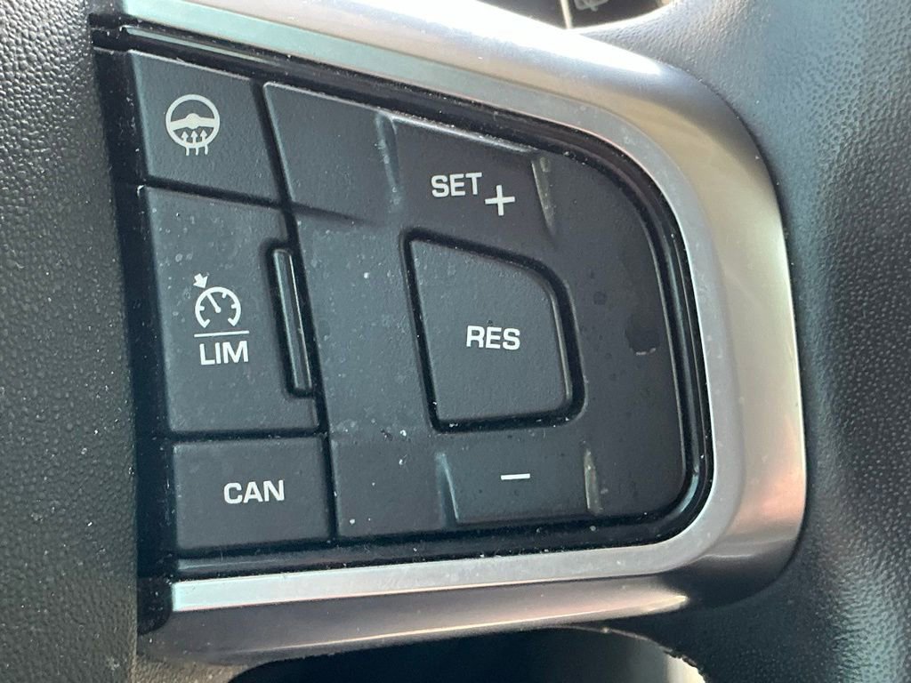 Used 2019 Land Rover Discovery Sport SE image 13