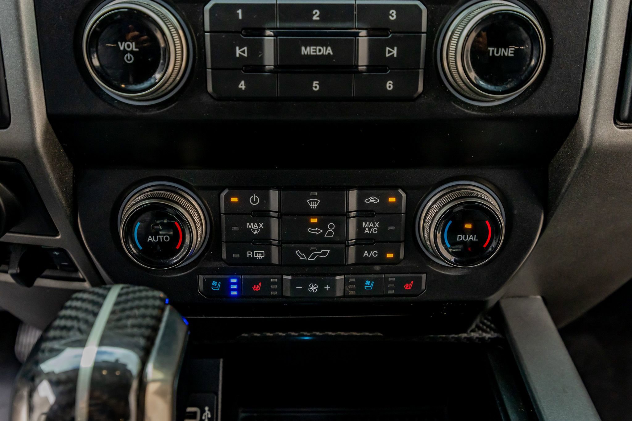 Used 2020 Ford F150 Raptor w/ Equipment Group 802A Luxury image 27