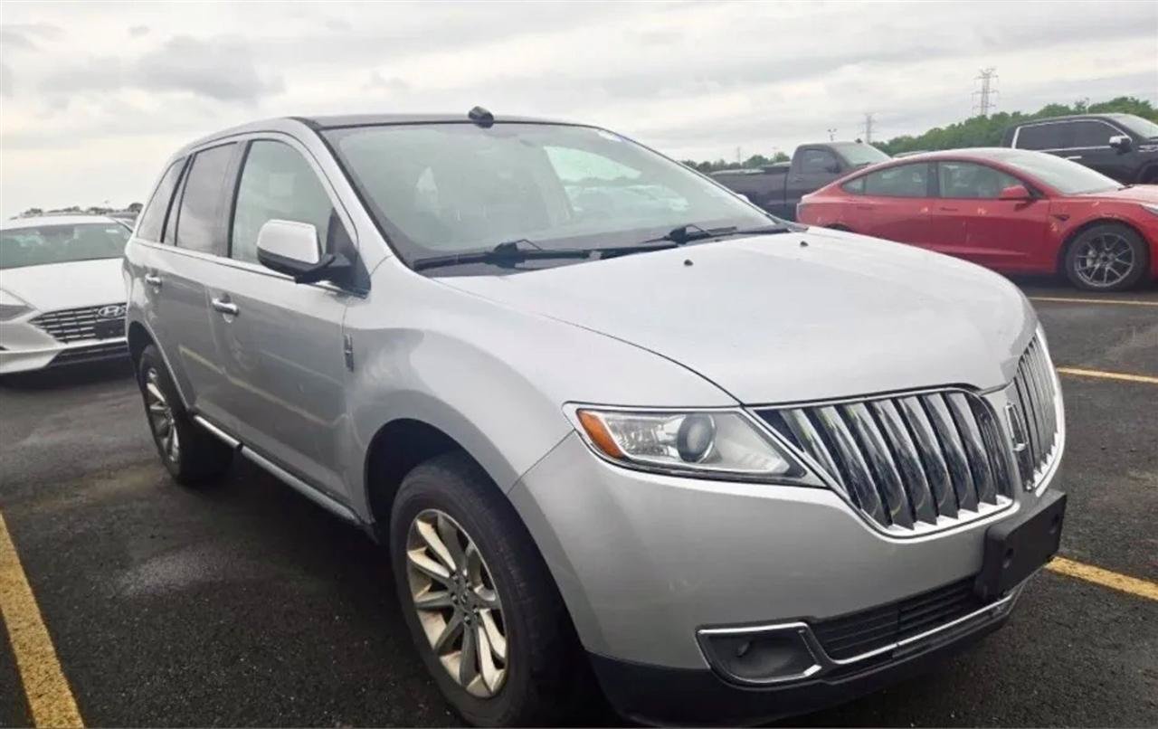 Used 2013 Lincoln MKX AWD image 18