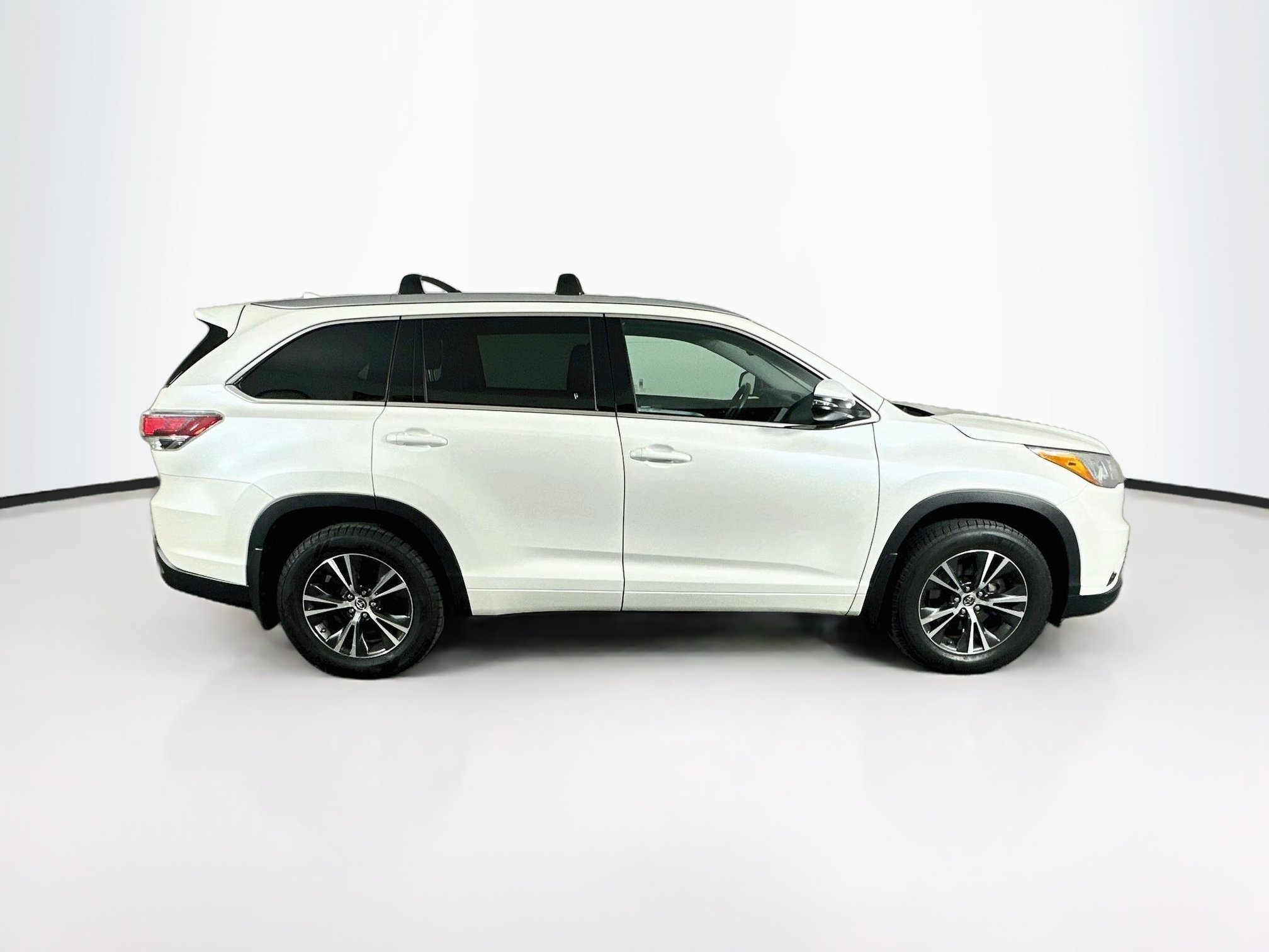 Used 2016 Toyota Highlander XLE AWD/4WD image 10