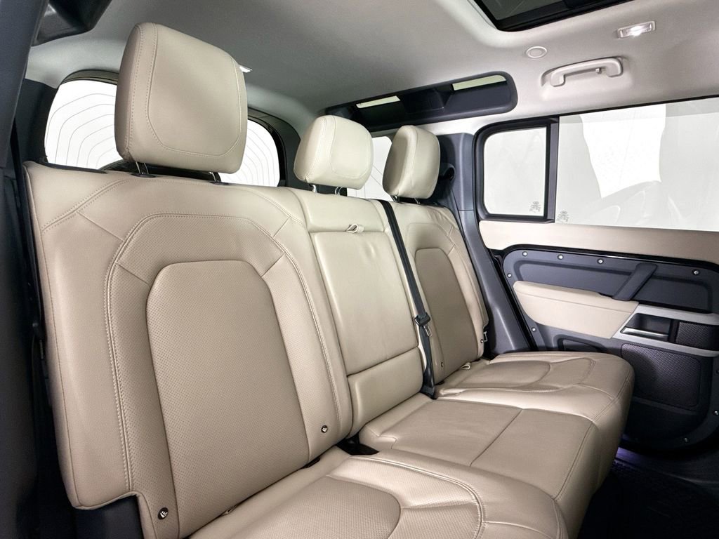 Used 2024 Land Rover Defender 110 S image 15