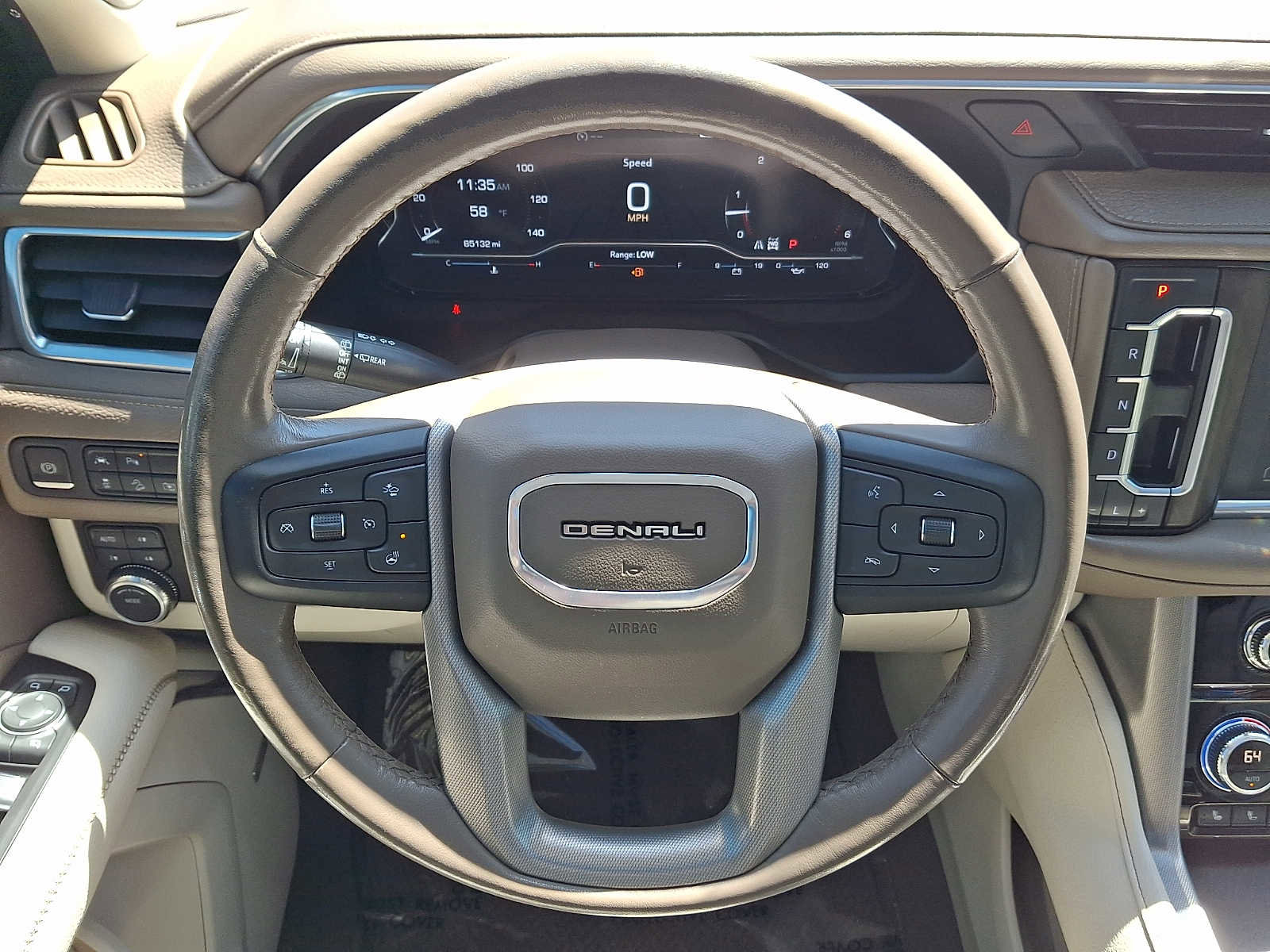 Used 2022 GMC Yukon Denali w/ Denali Premium Package AWD/4WD image 24