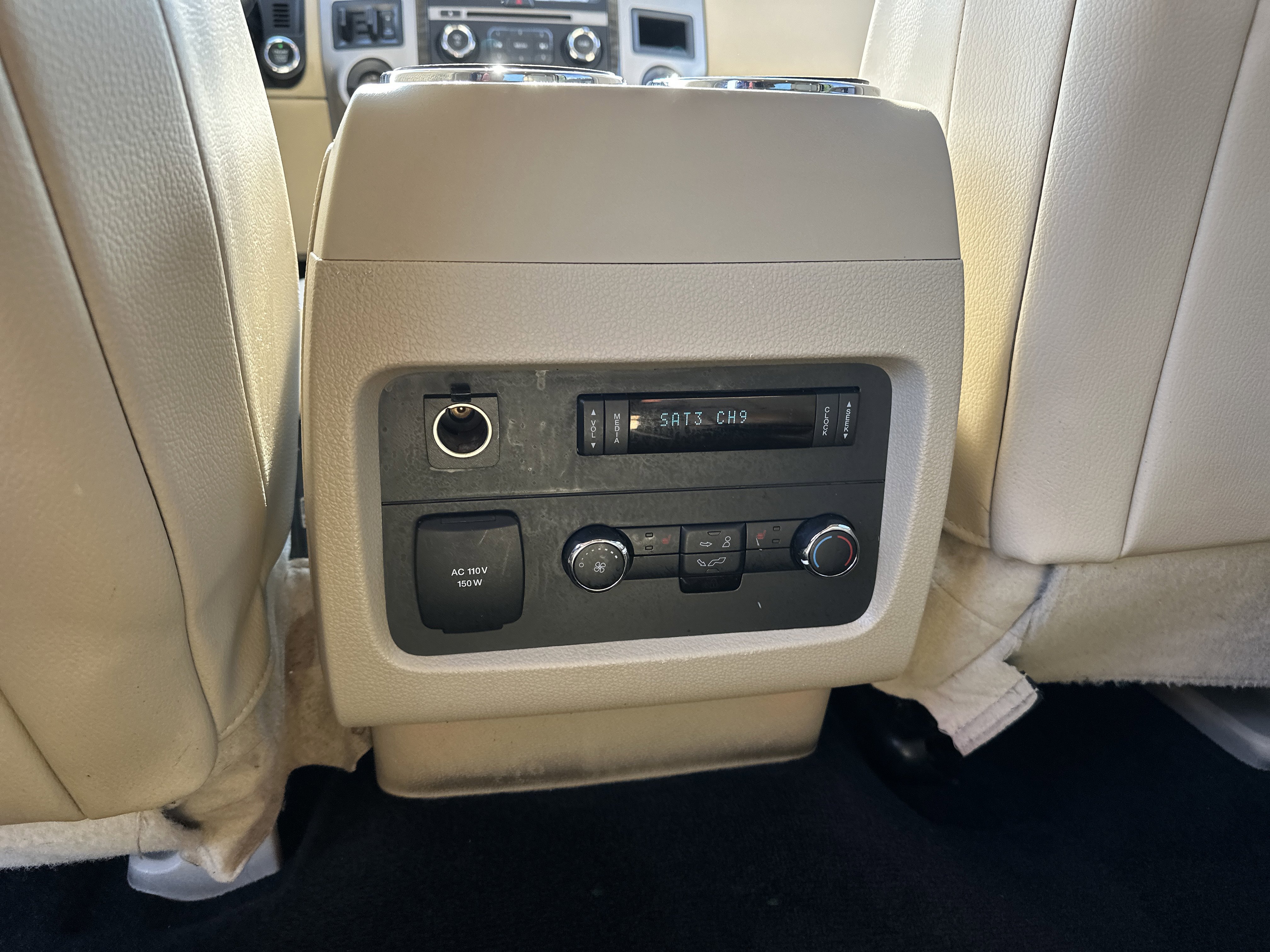 Used 2017 Ford Expedition Limited w/ Equipment Group 301A RWD image 23