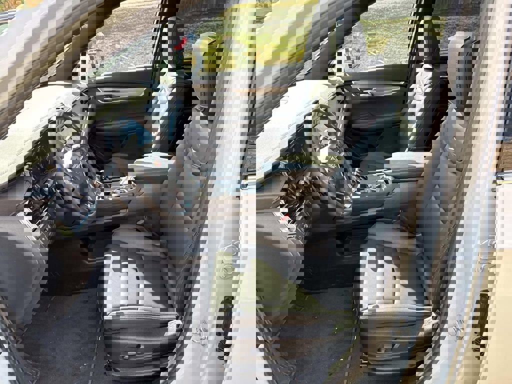 New 2025 Cadillac XT6 Luxury image 14