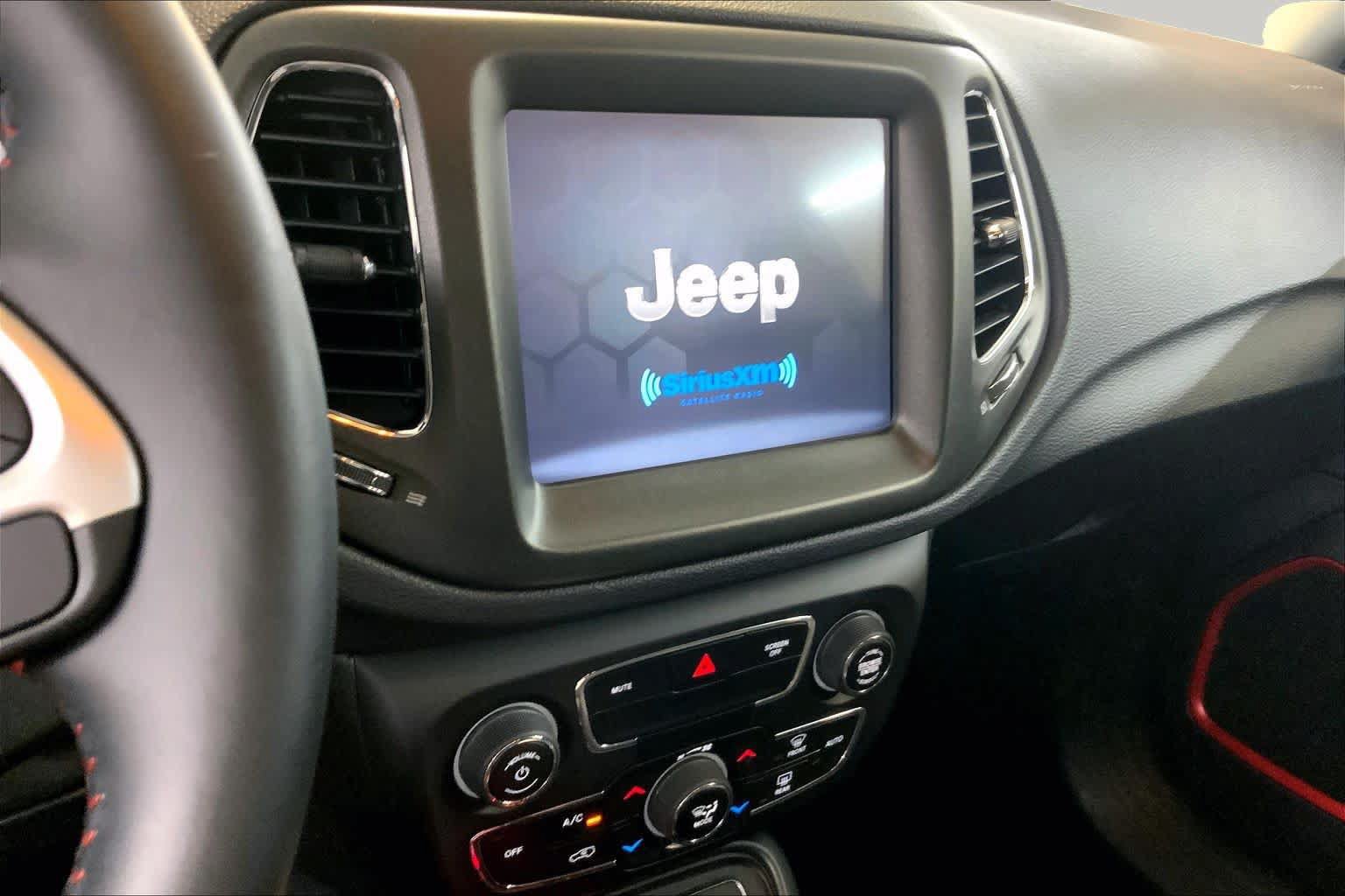 Used 2019 Jeep Compass Trailhawk AWD/4WD image 6