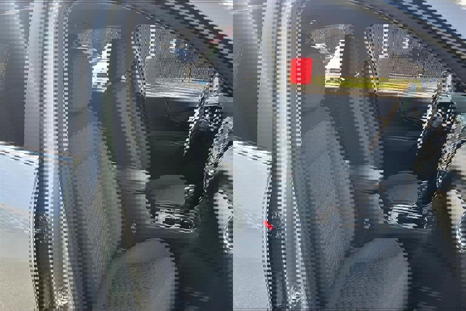 Used 2023 Chevrolet Equinox LT w/ Driver Convenience Package image 9