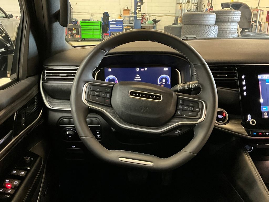 Used 2024 Jeep Wagoneer L Series III w/ Flexible Seating Group image 10