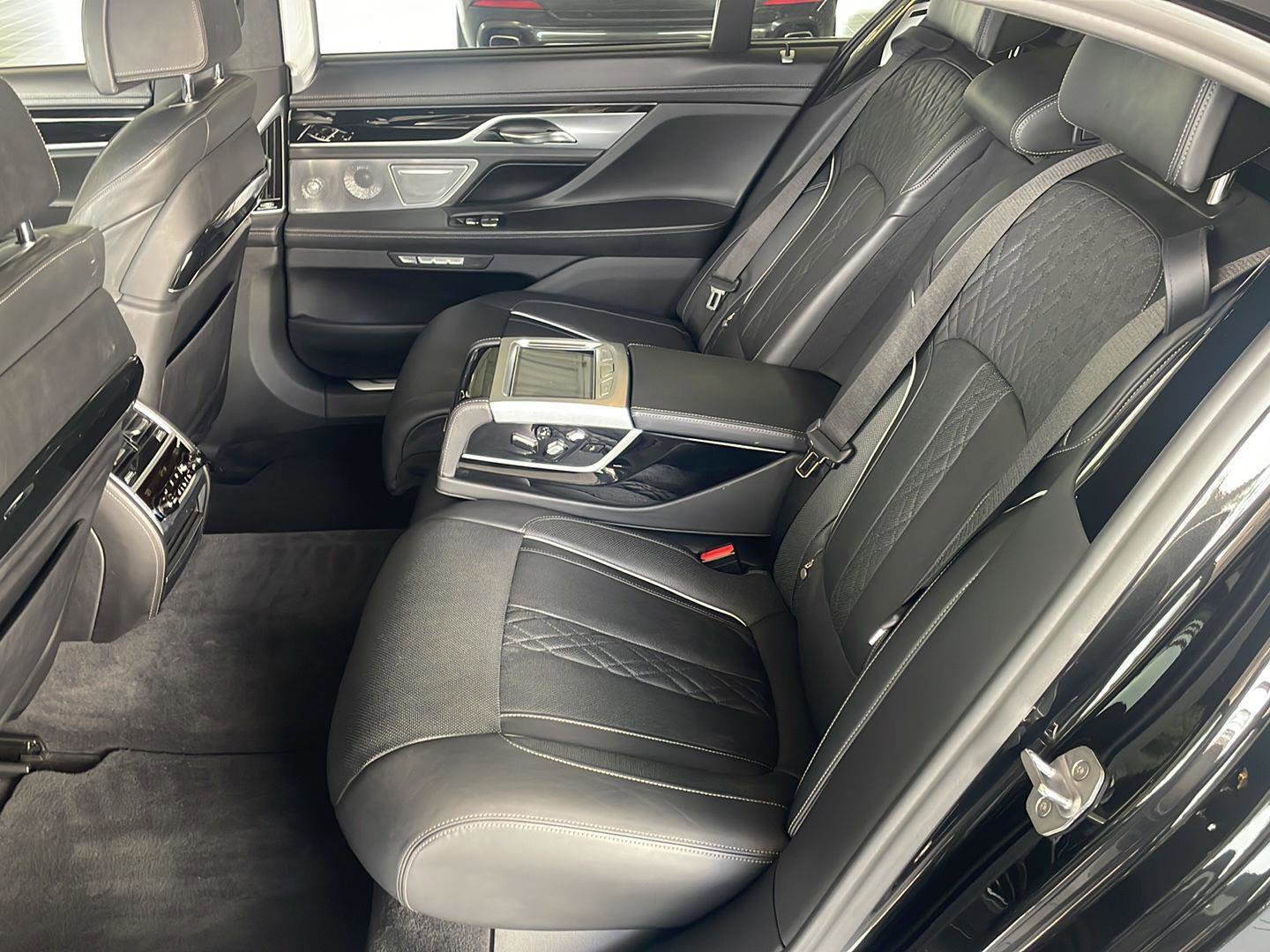 Used 2018 BMW M760i xDrive AWD/4WD image 8