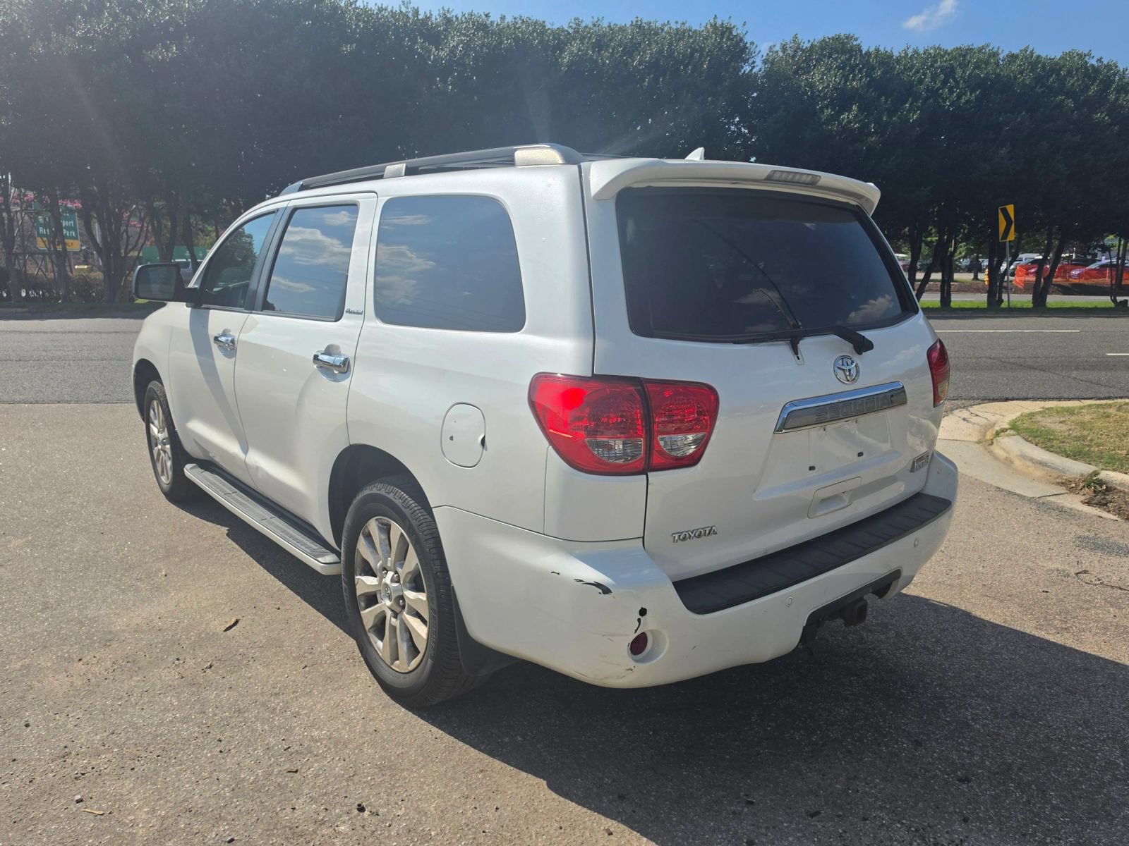 Used 2010 Toyota Sequoia Platinum AWD/4WD image 7