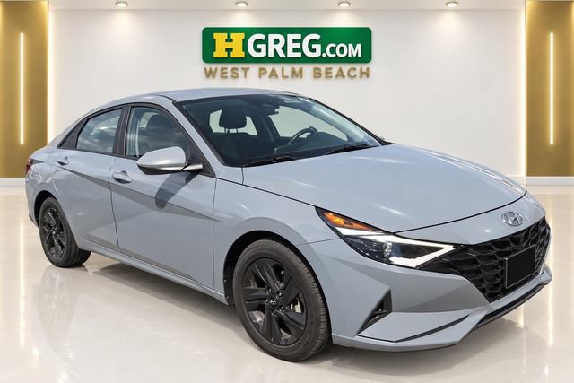 Used 2022 Hyundai Elantra SEL w/ Preferred Accessory Package FWD image 4