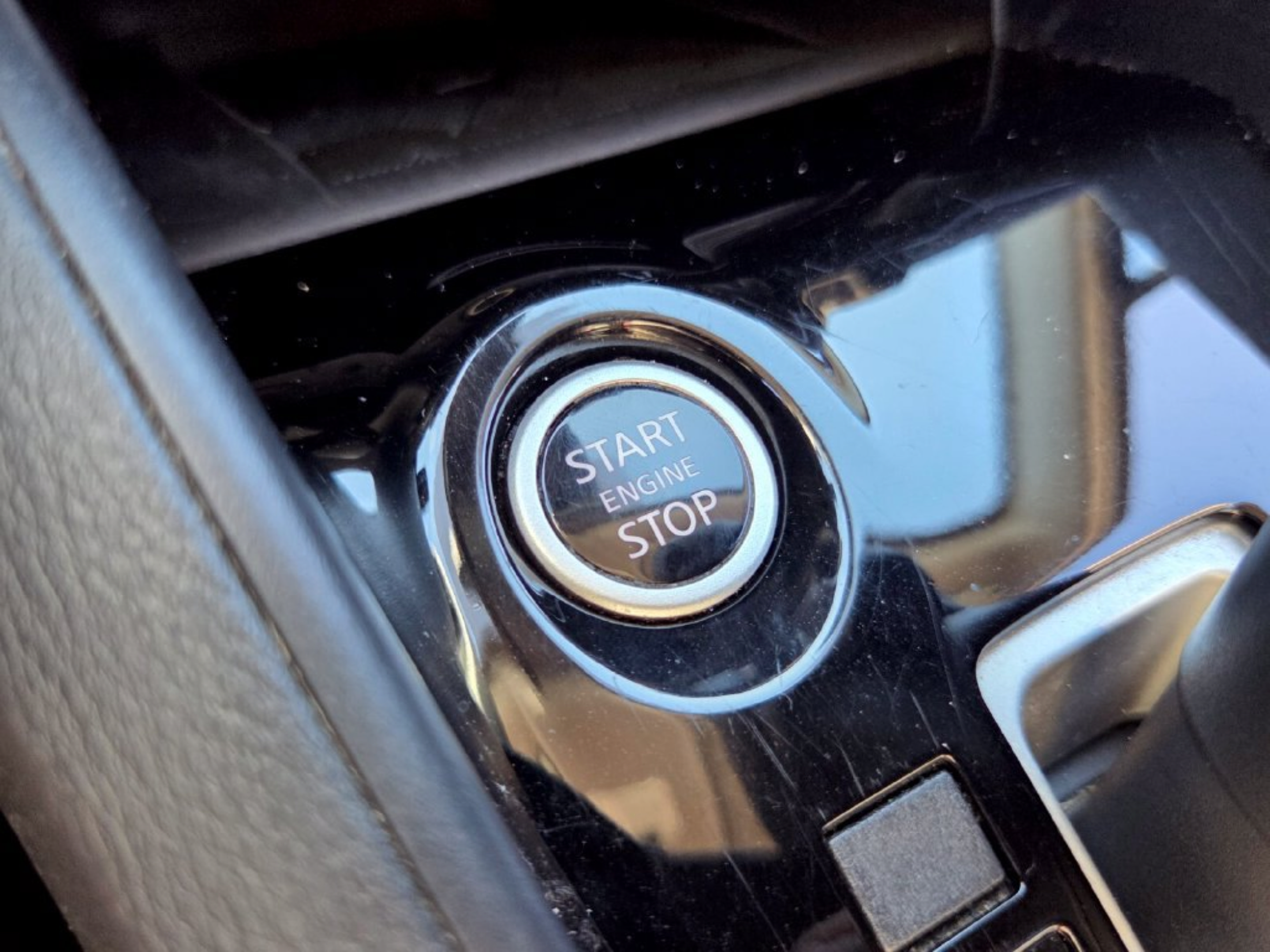 Used 2024 Nissan Versa SV FWD image 32