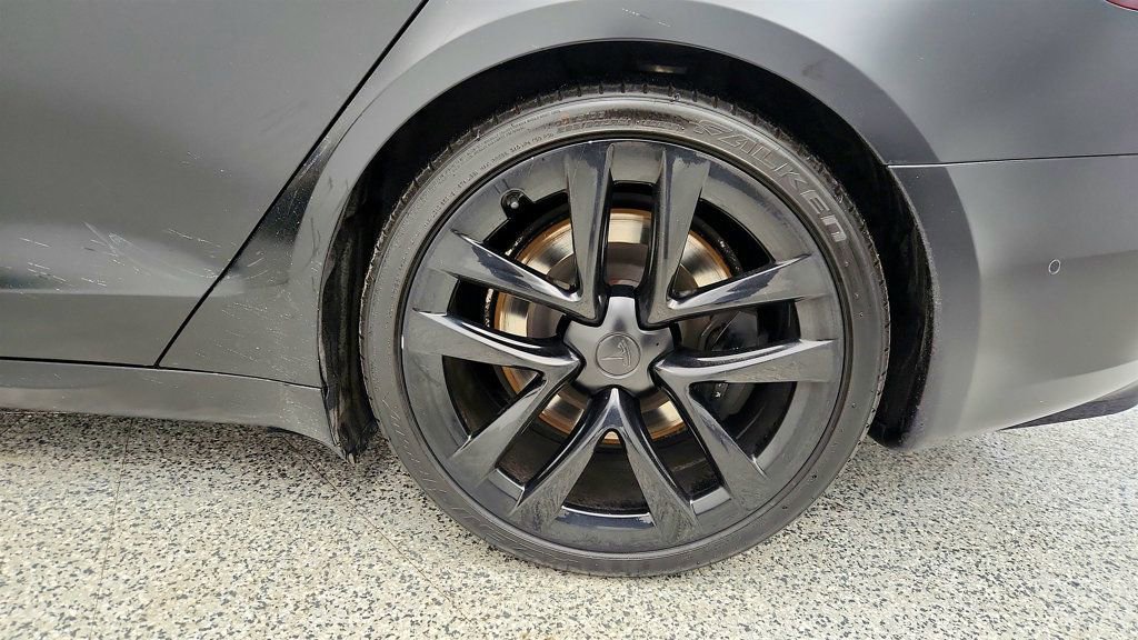 Used 2021 Tesla Model S Plaid image 8