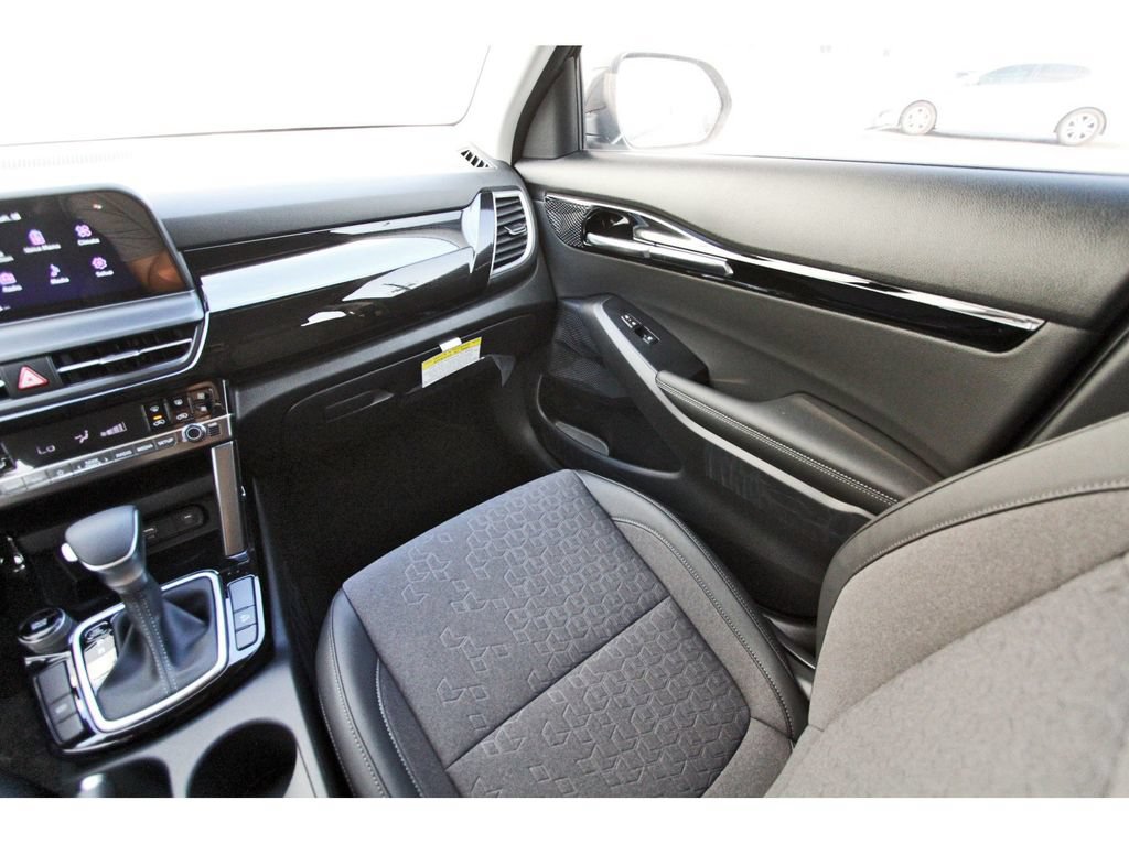 New 2026 Kia Seltos S FWD image 9