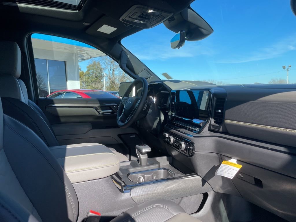 Used 2025 Chevrolet Silverado 1500 ZR2 w/ Technology Package image 29