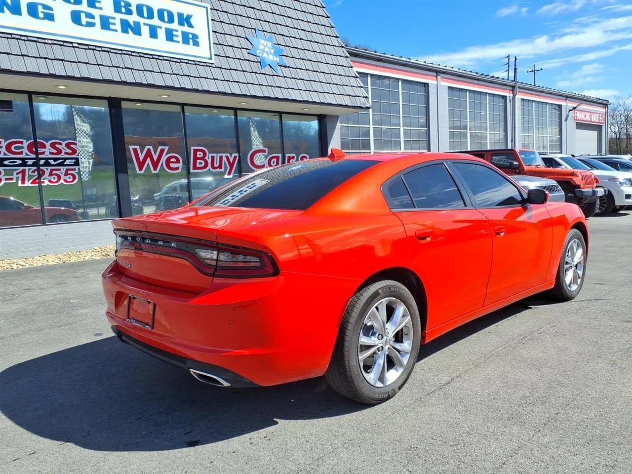 Used 2022 Dodge Charger SXT image 2