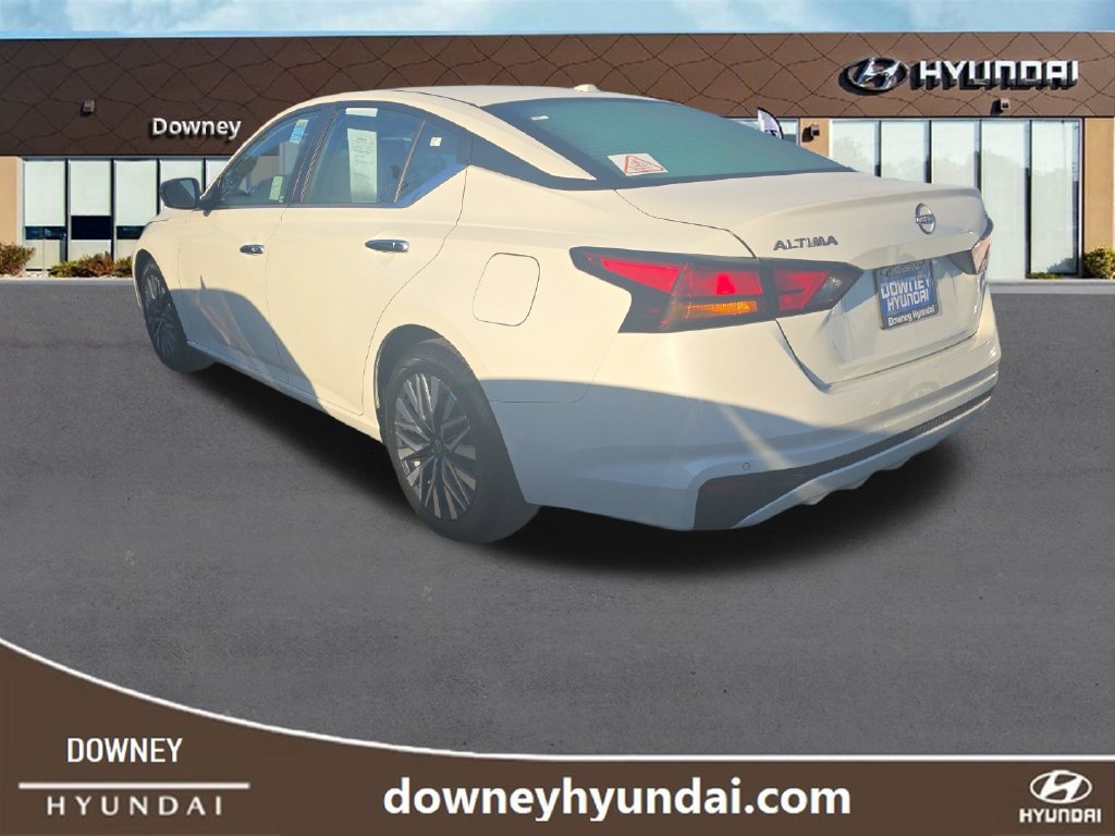 Used 2024 Nissan Altima 2.5 SV FWD image 3