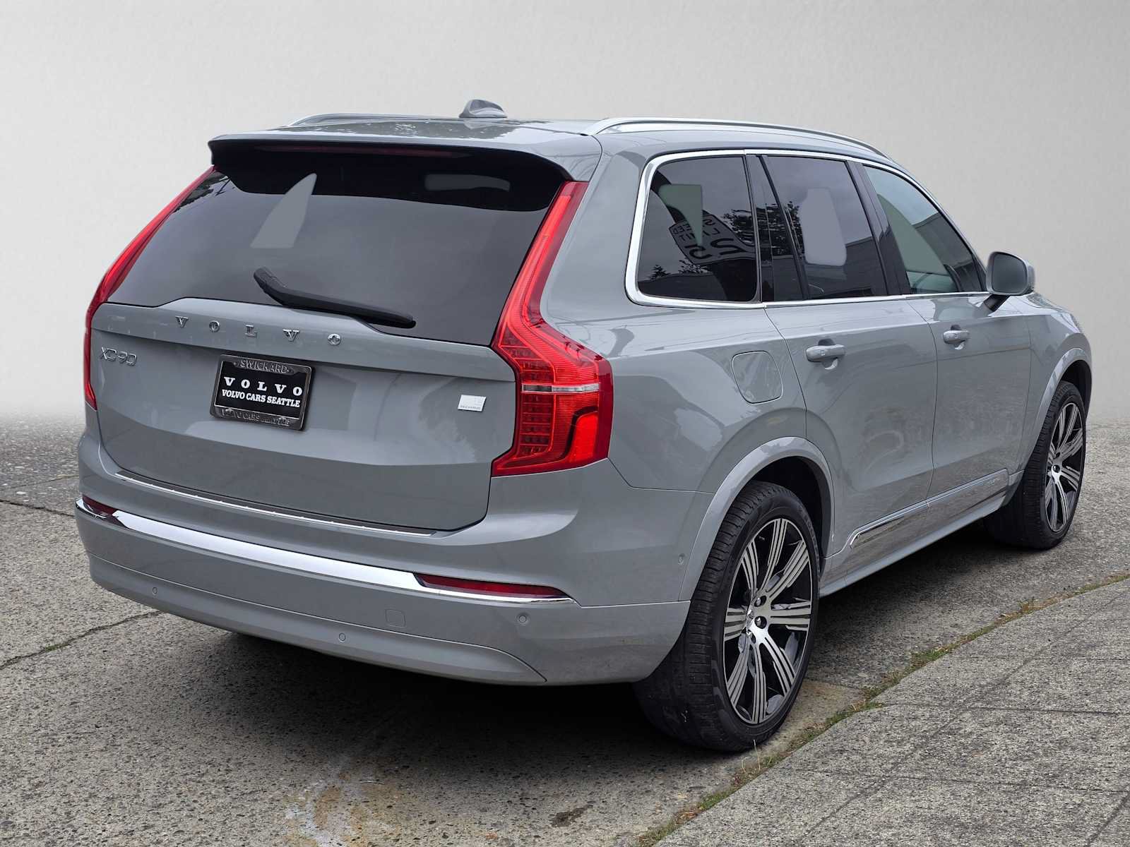 Certified 2024 Volvo XC90 T8 Ultimate w/ Protection Package Premier AWD/4WD image 3