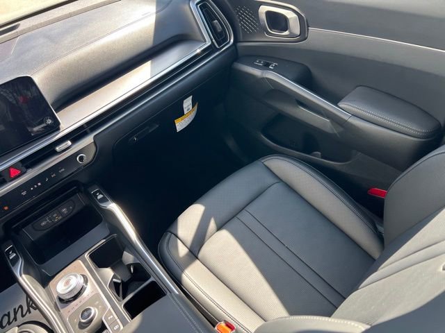 Used 2025 Kia Sorento EX w/ EX Panoramic Sunroof Package image 15