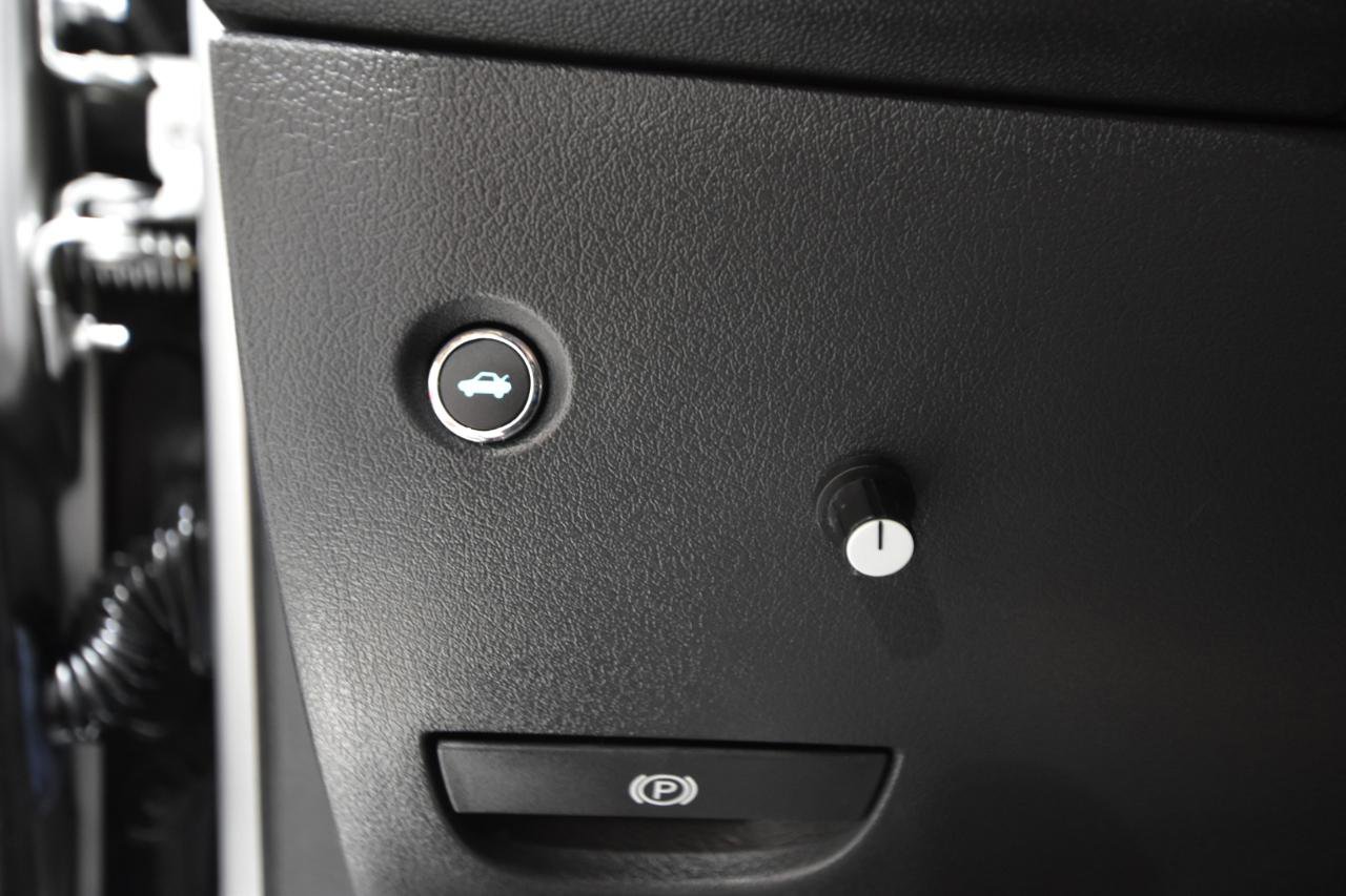 Used 2012 Dodge Challenger SRT8 image 17